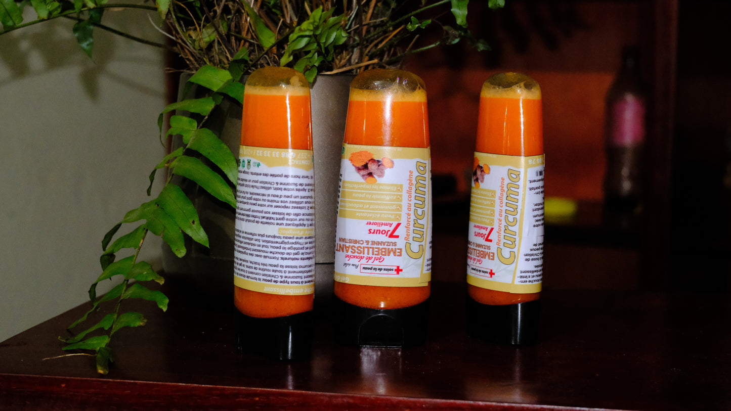 GEL DE DOUCHE GOMMANT ET EMBELLISSANT AU CURCUMA